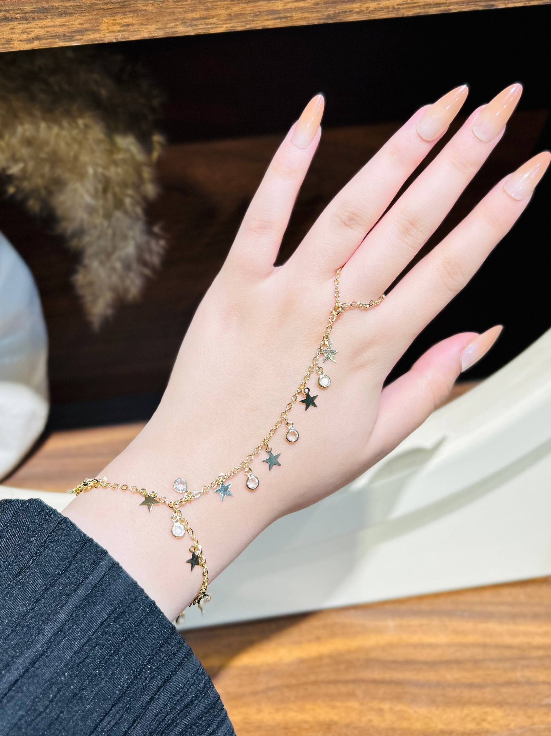 Hand chain ay