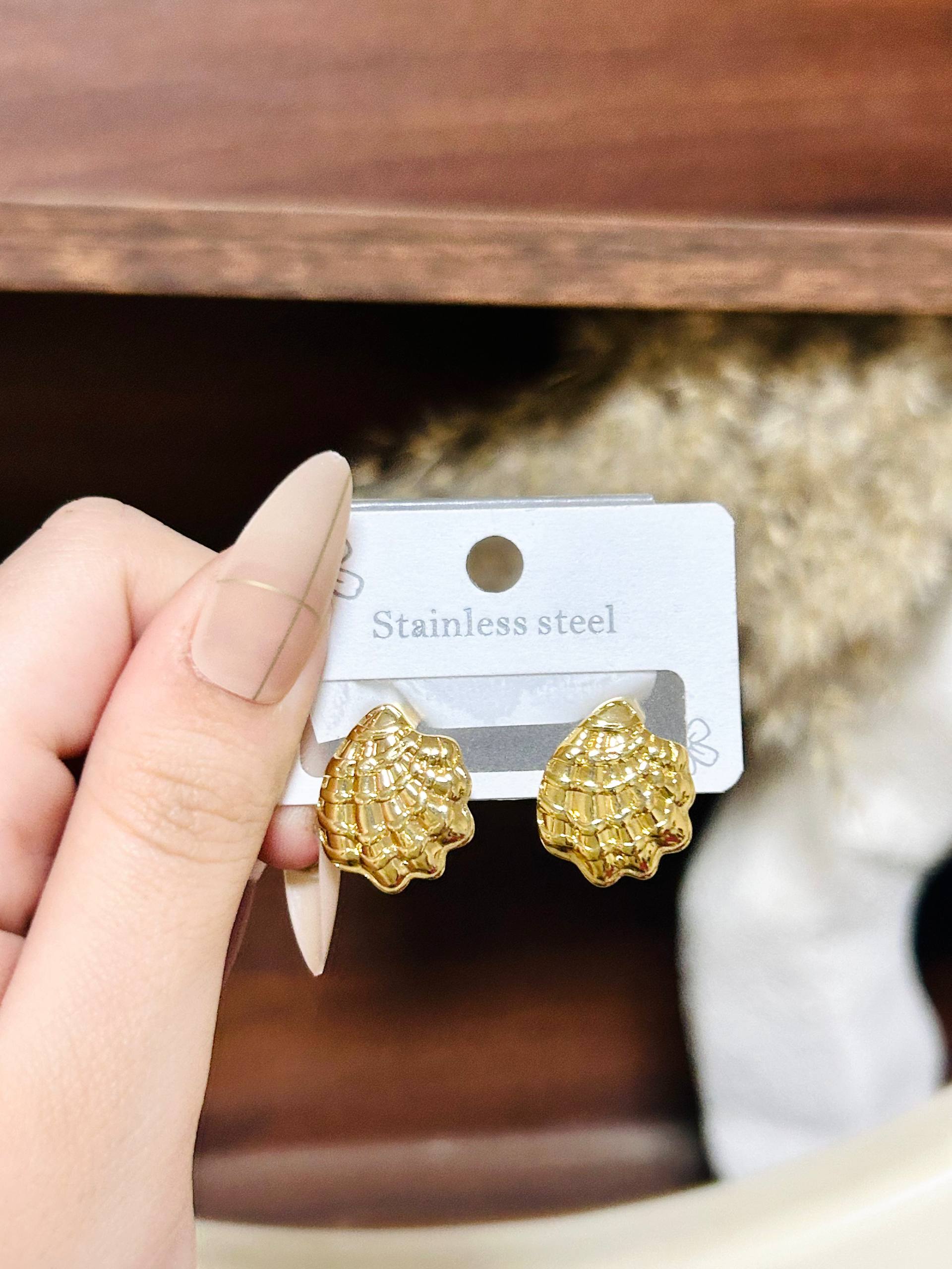 Sea shell earing