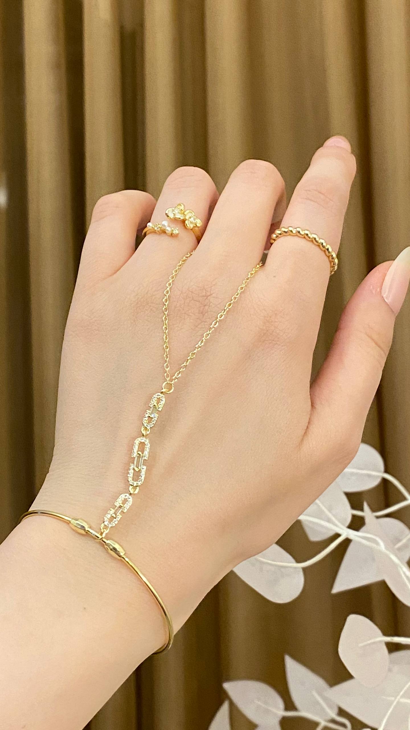 Hand chain Lol
