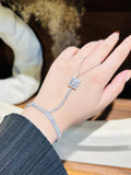 Hand chain ay