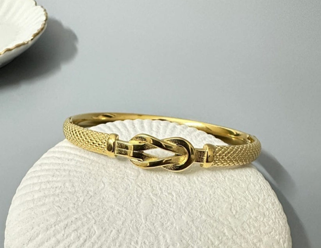 Gold bangle