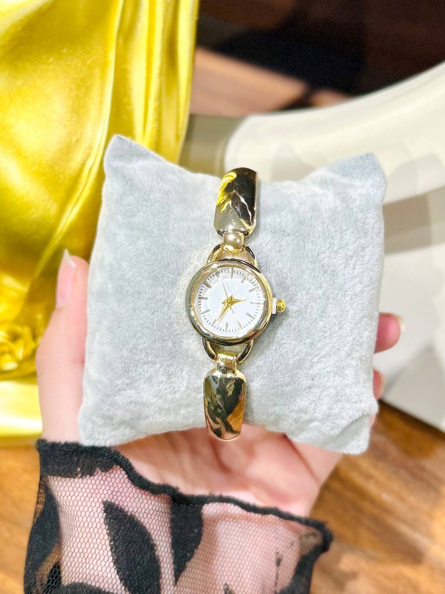 Gold plated watch Ay