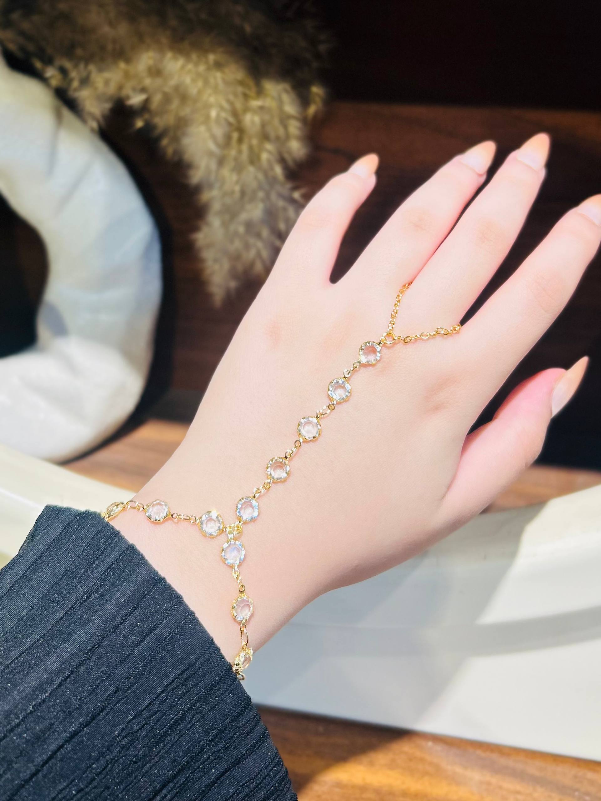 Hand chain ay