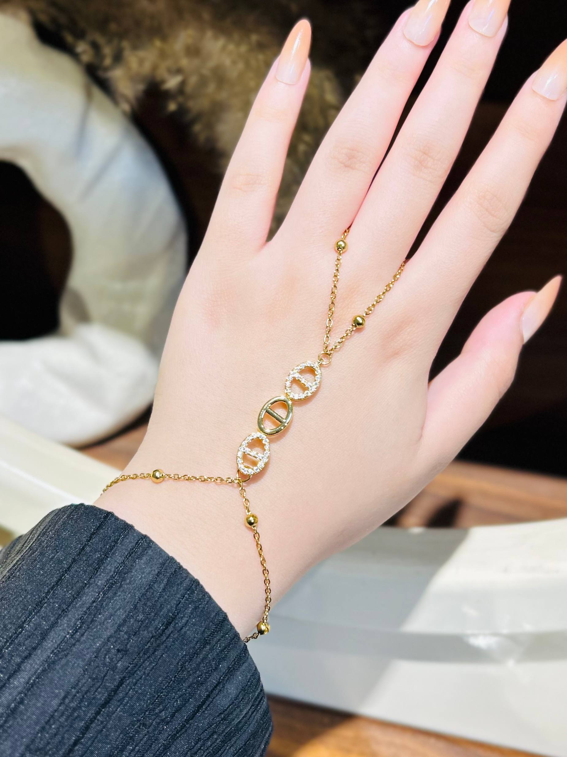 Hand chain ay