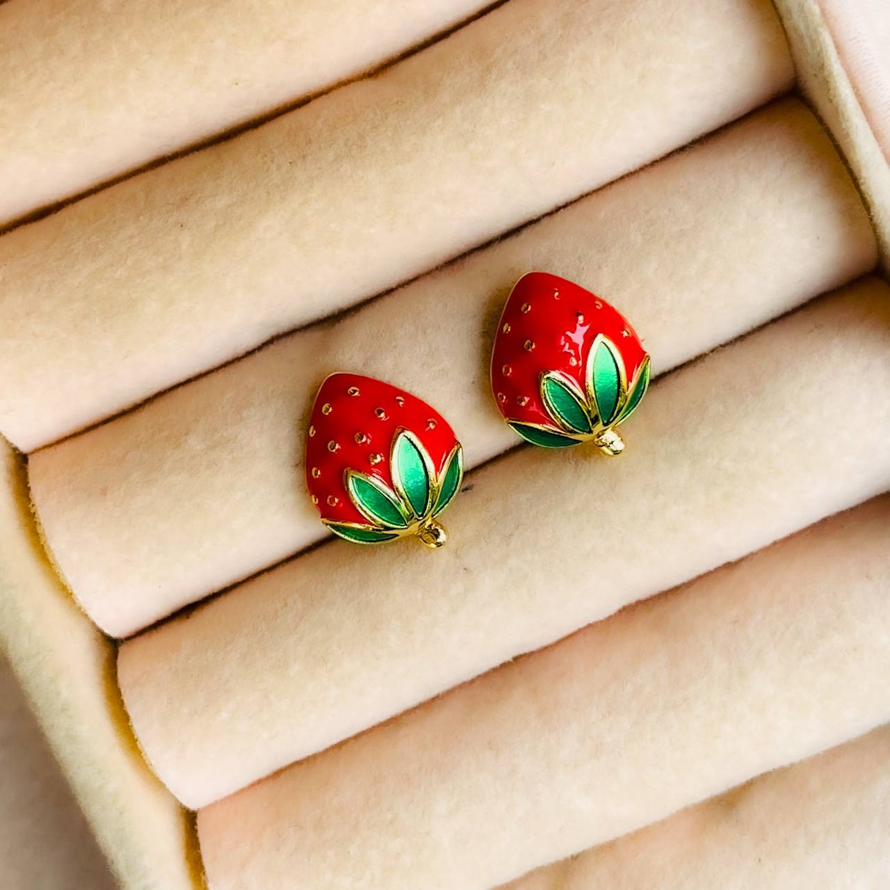Earing strawberry