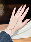 Hands Chain ay