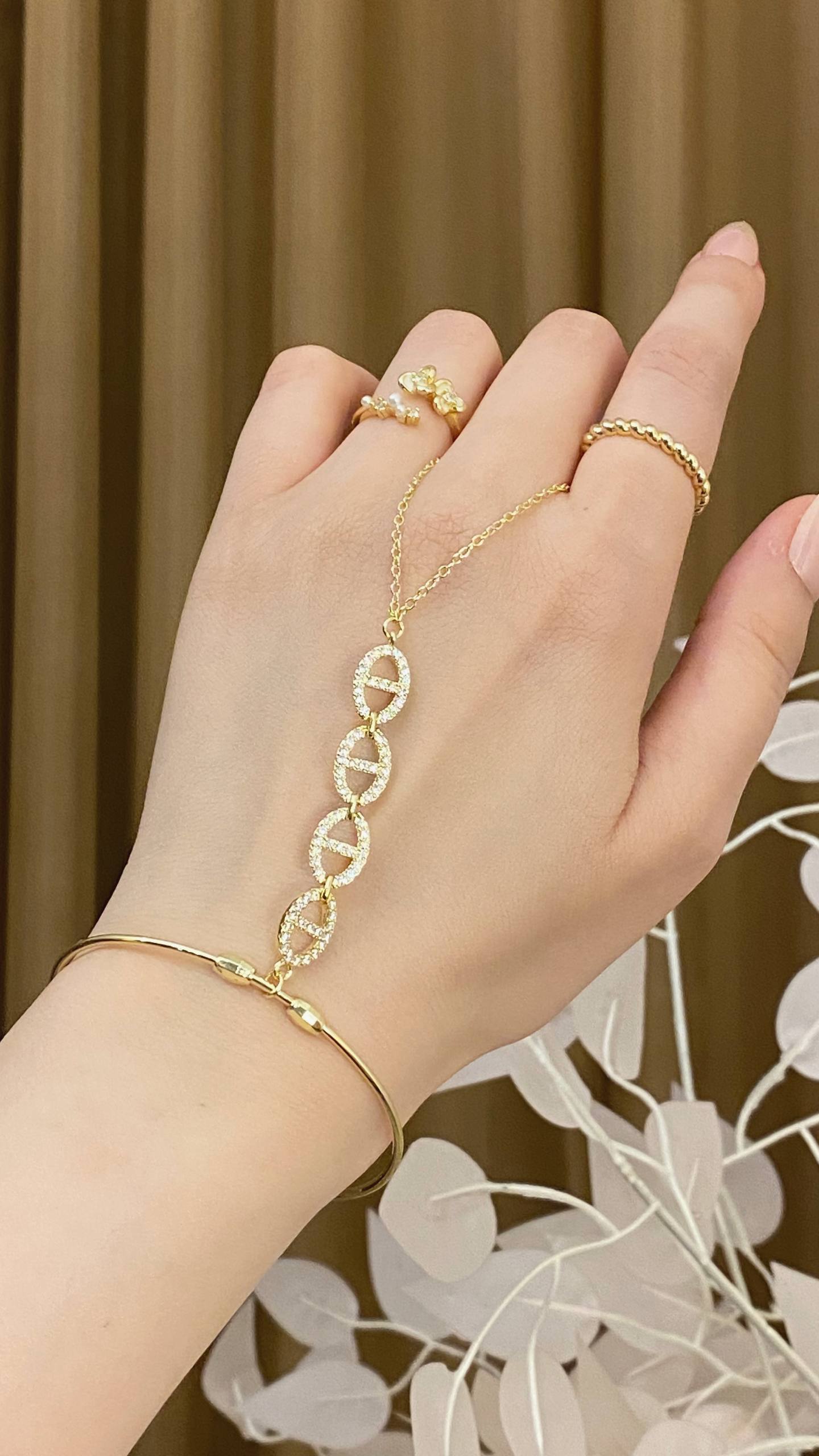 Hand chain Lol
