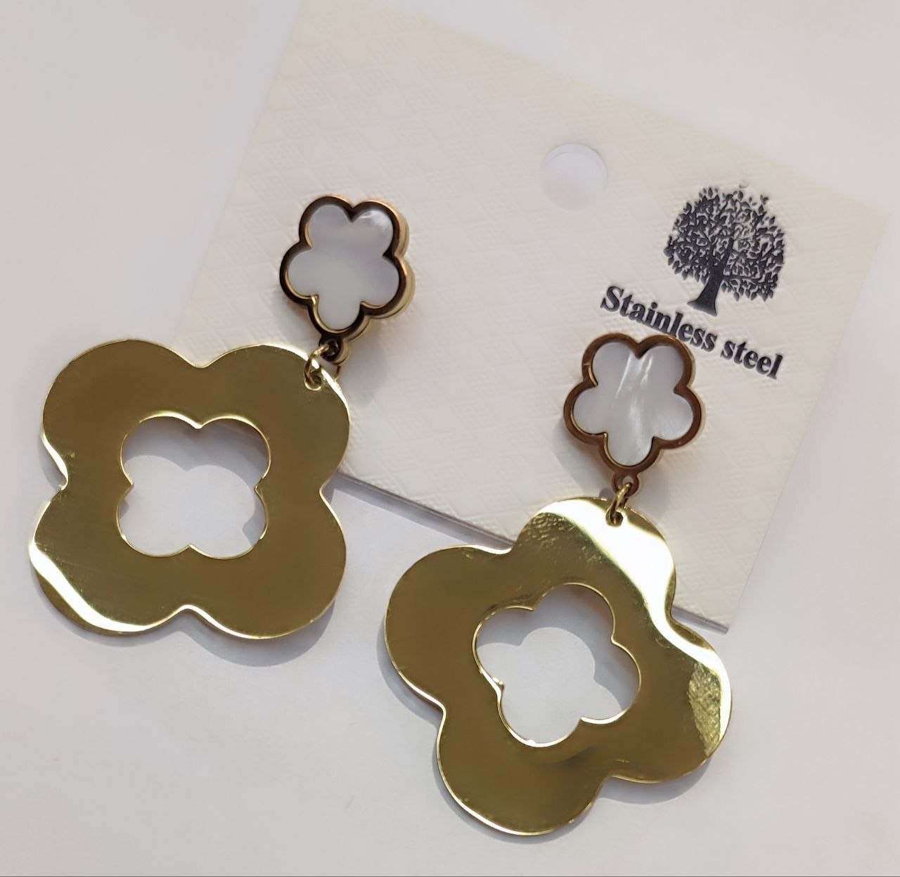 Earing gt