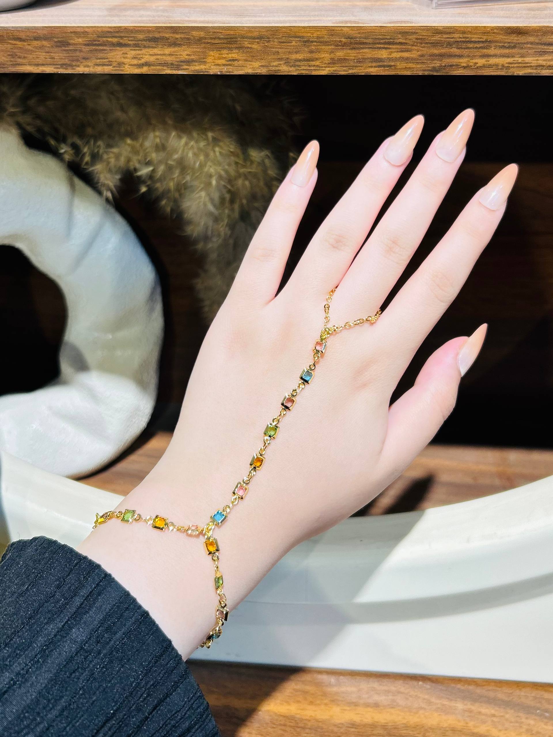 Hand chain ay