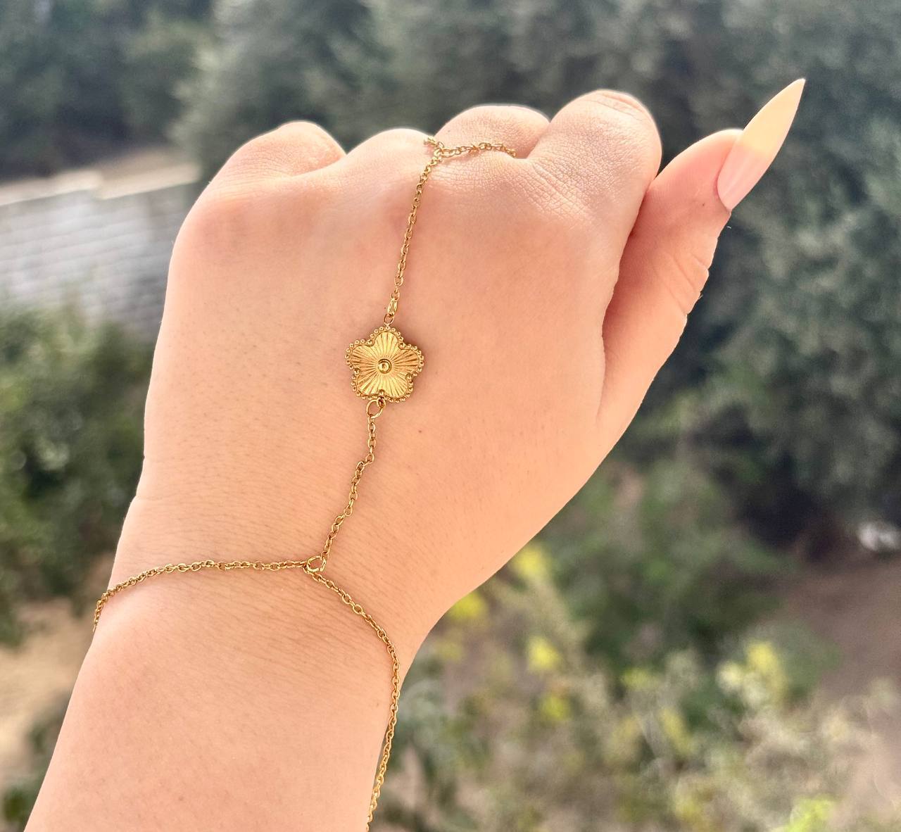 Van cleef hand chain