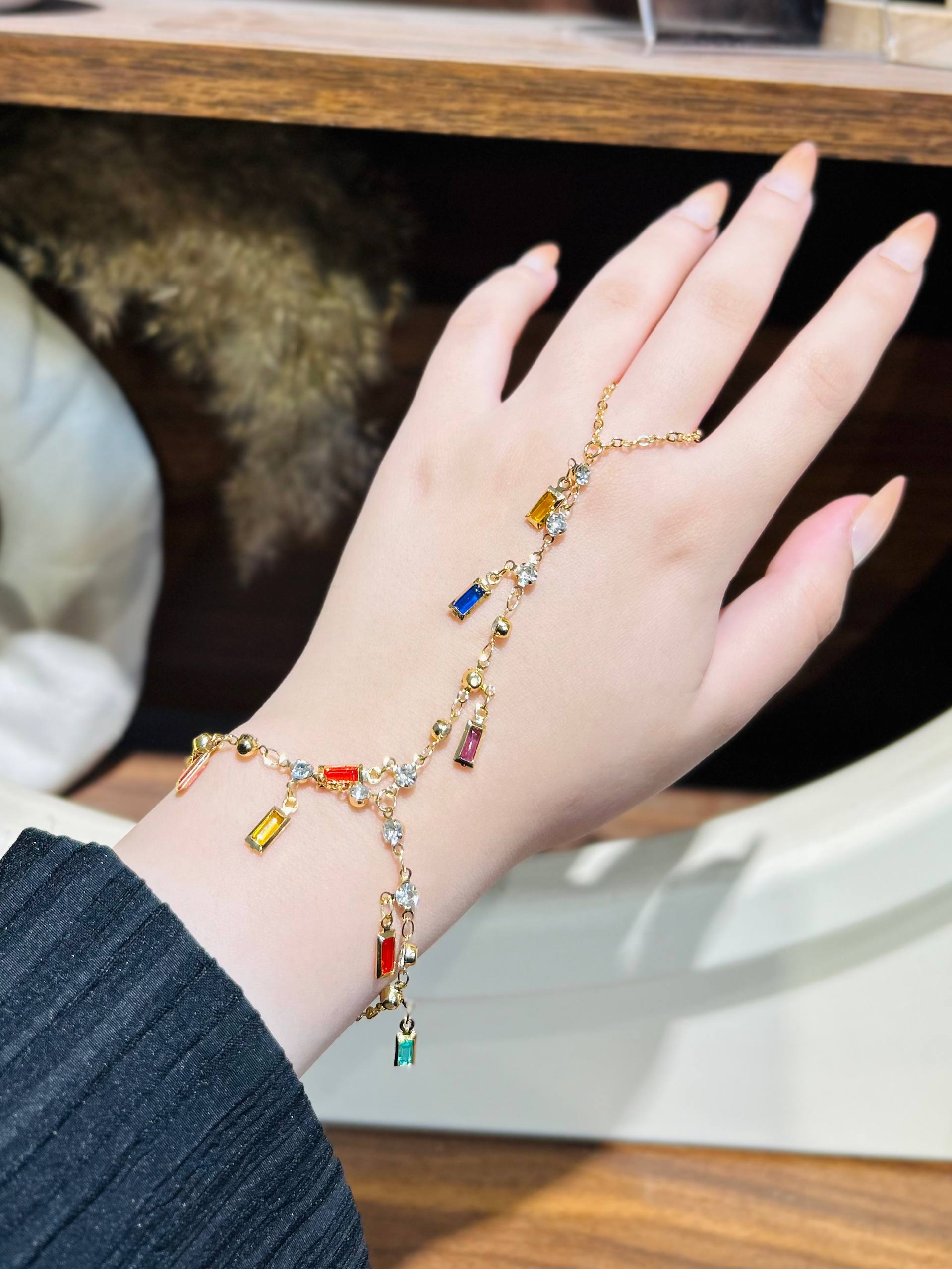 Hand chain ay
