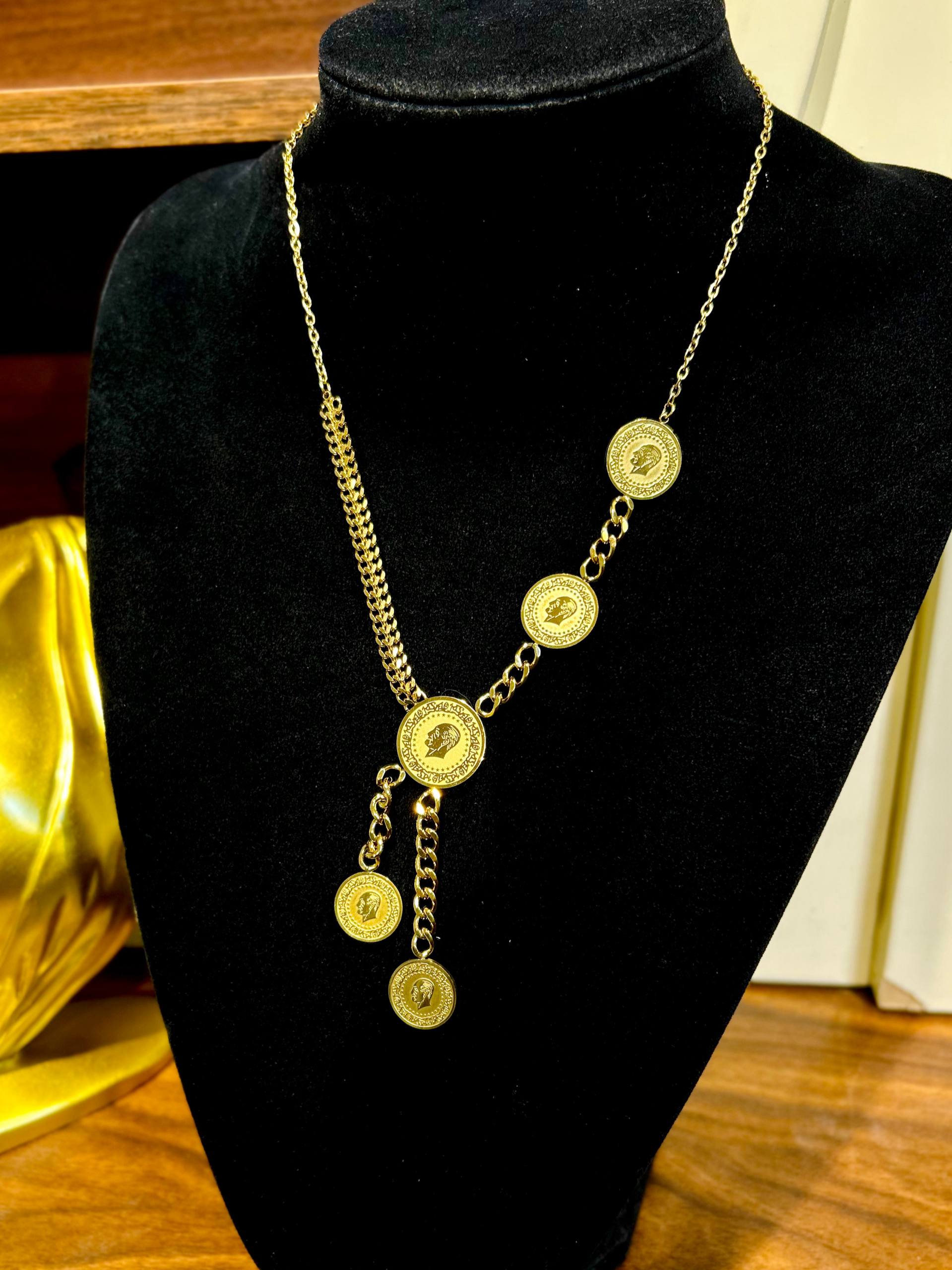 Necklace queen ay