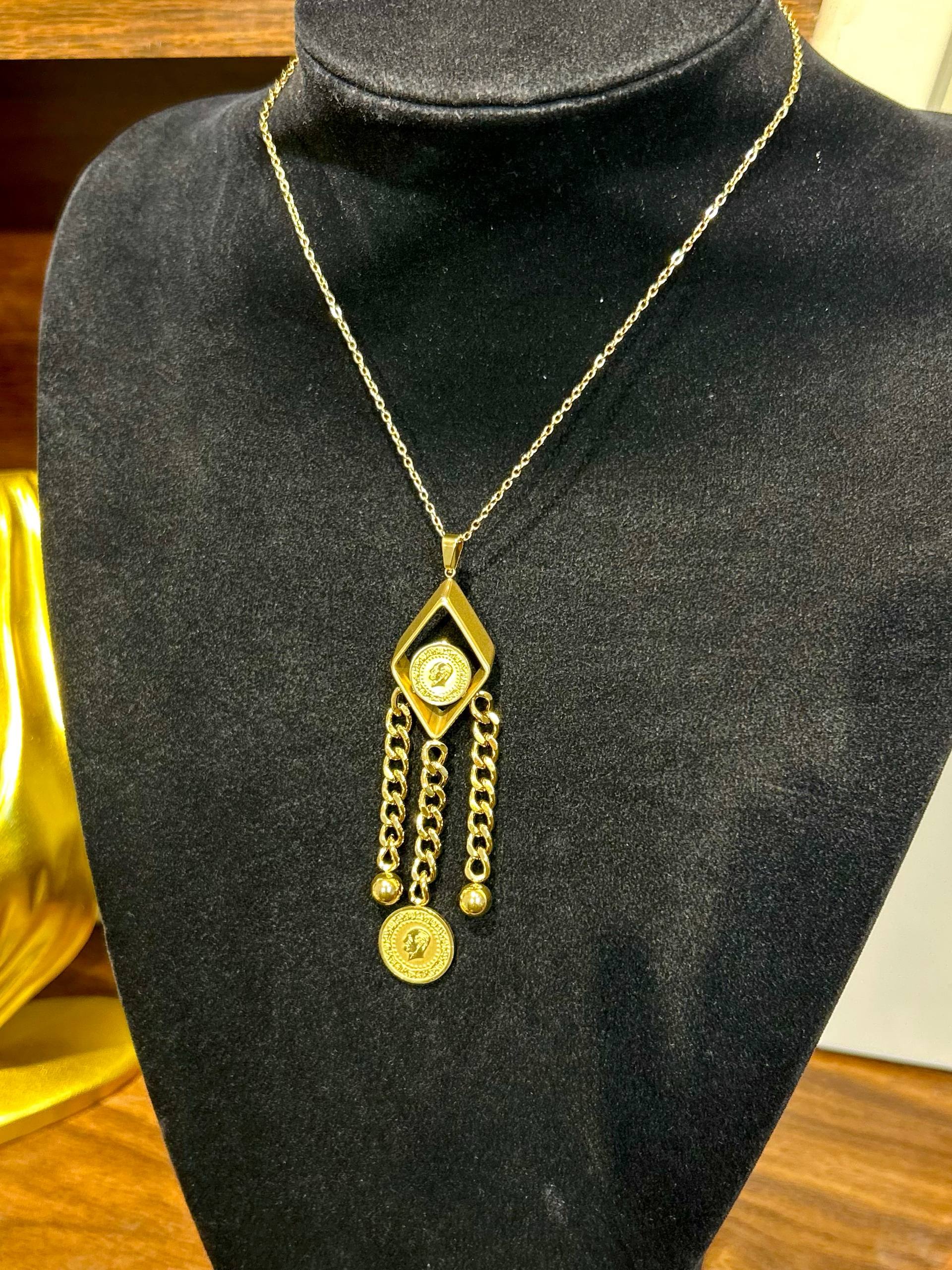 Necklace ay