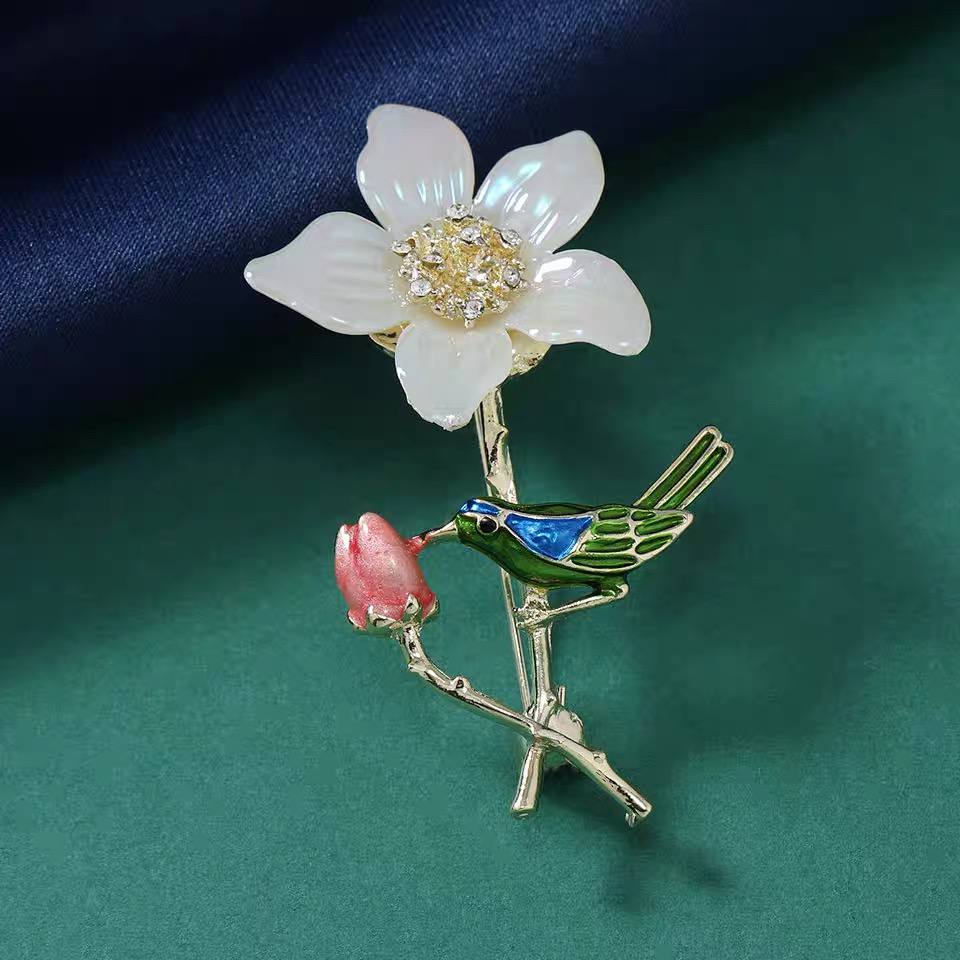 Brooch B