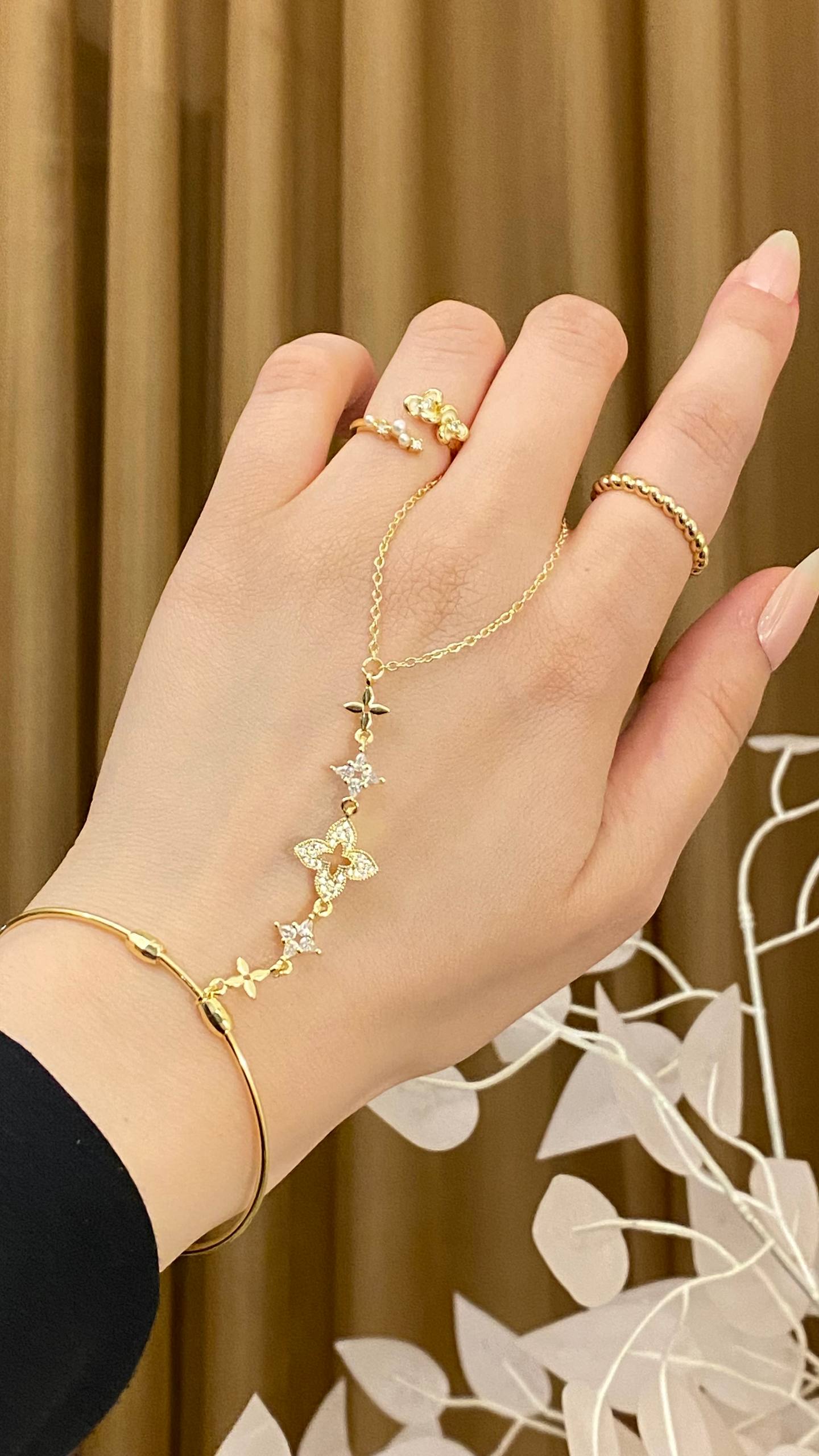 Hand chain Lol