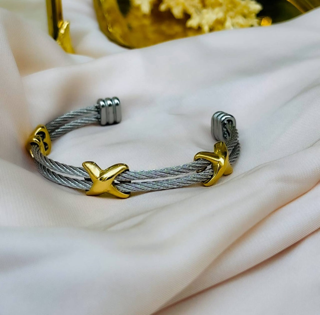 Gold & Silver Stainless Steel Bangle – Elegant and Luxurious Design."