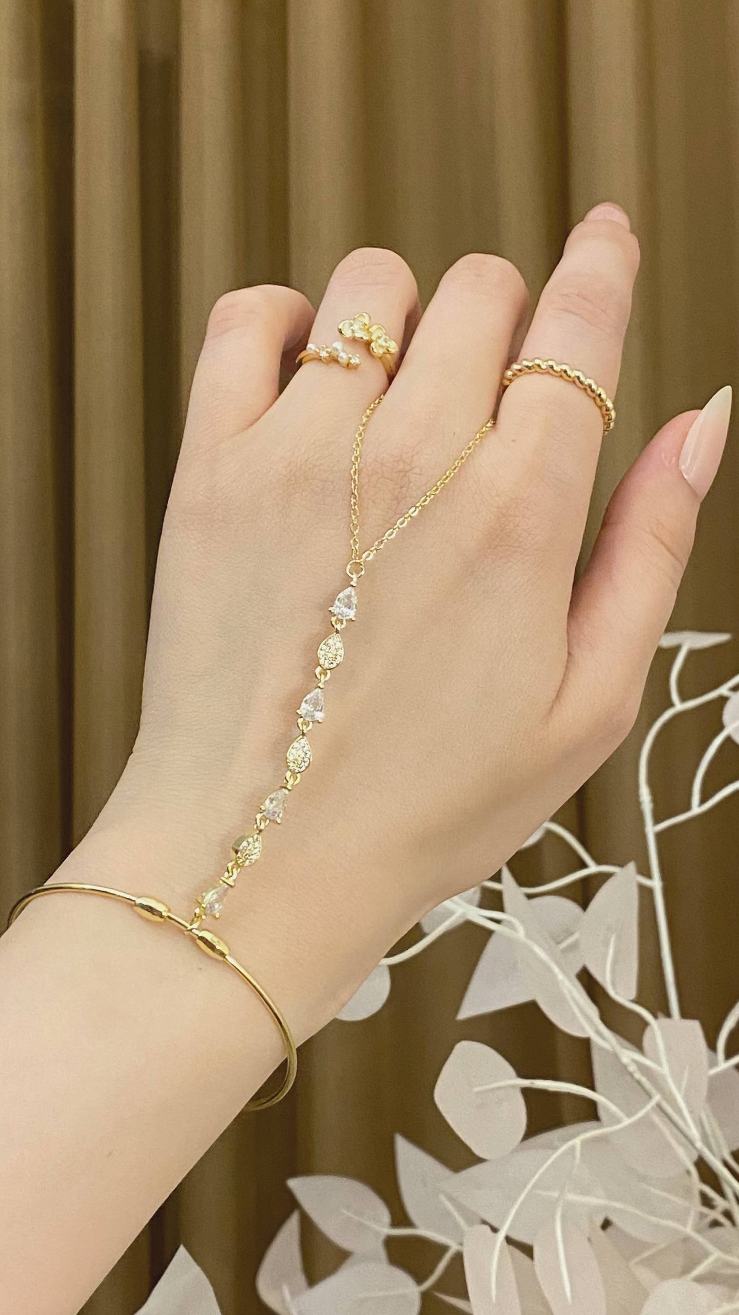 Hand chain Lol