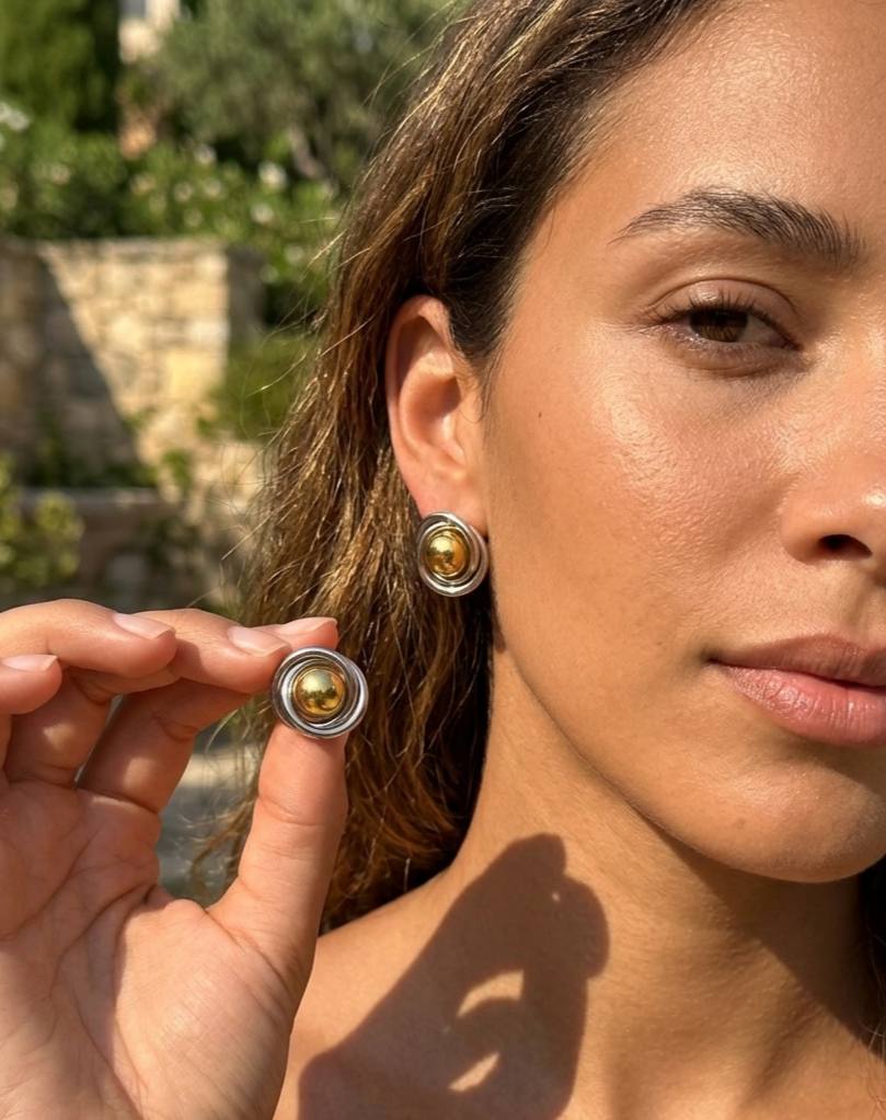 Earing B