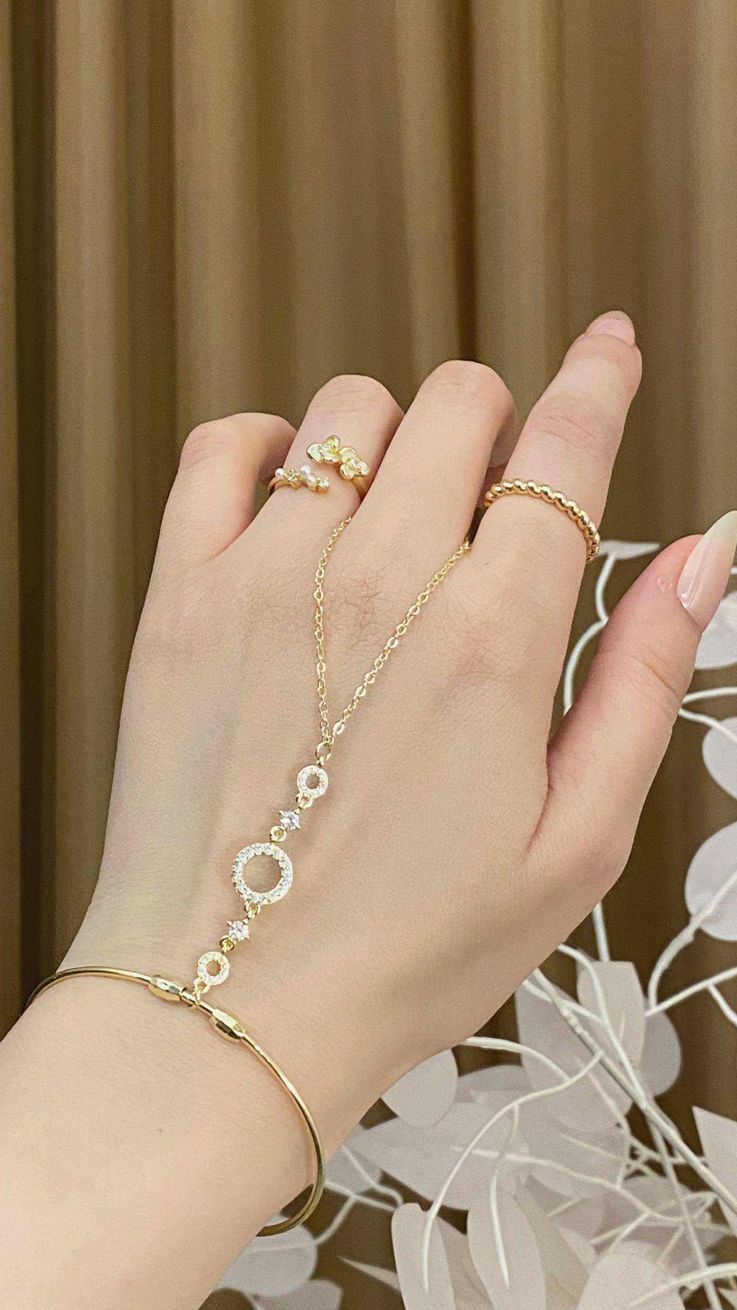 Hand chain Lol