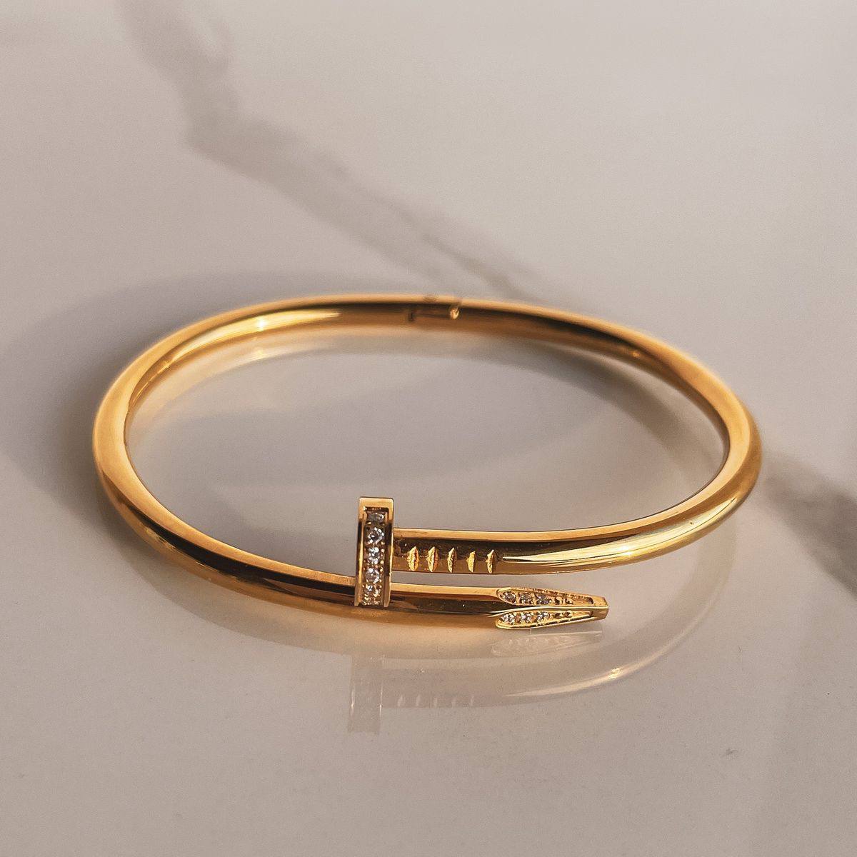 Musmar bangle with zircon