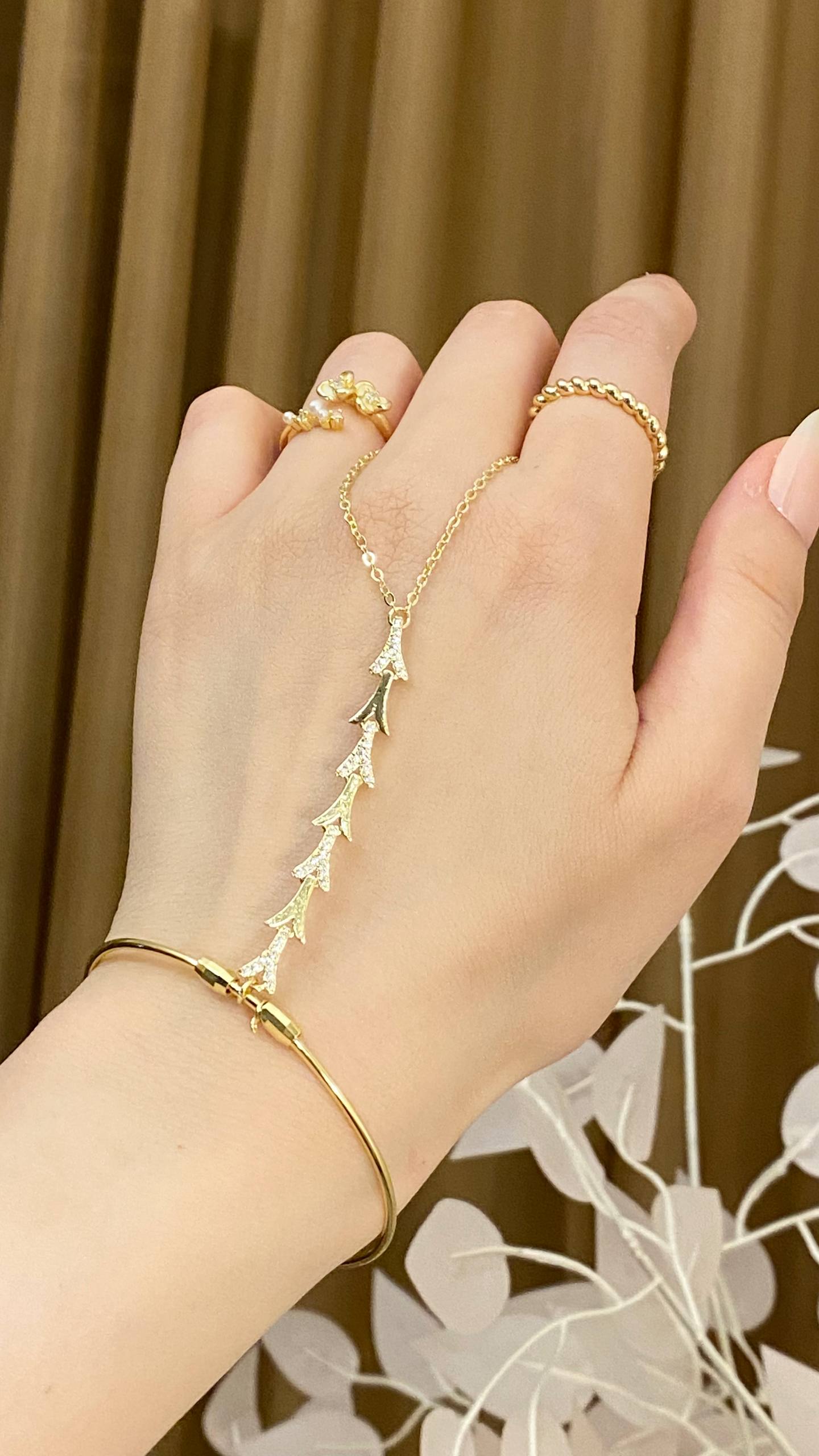 Hand chain Lol