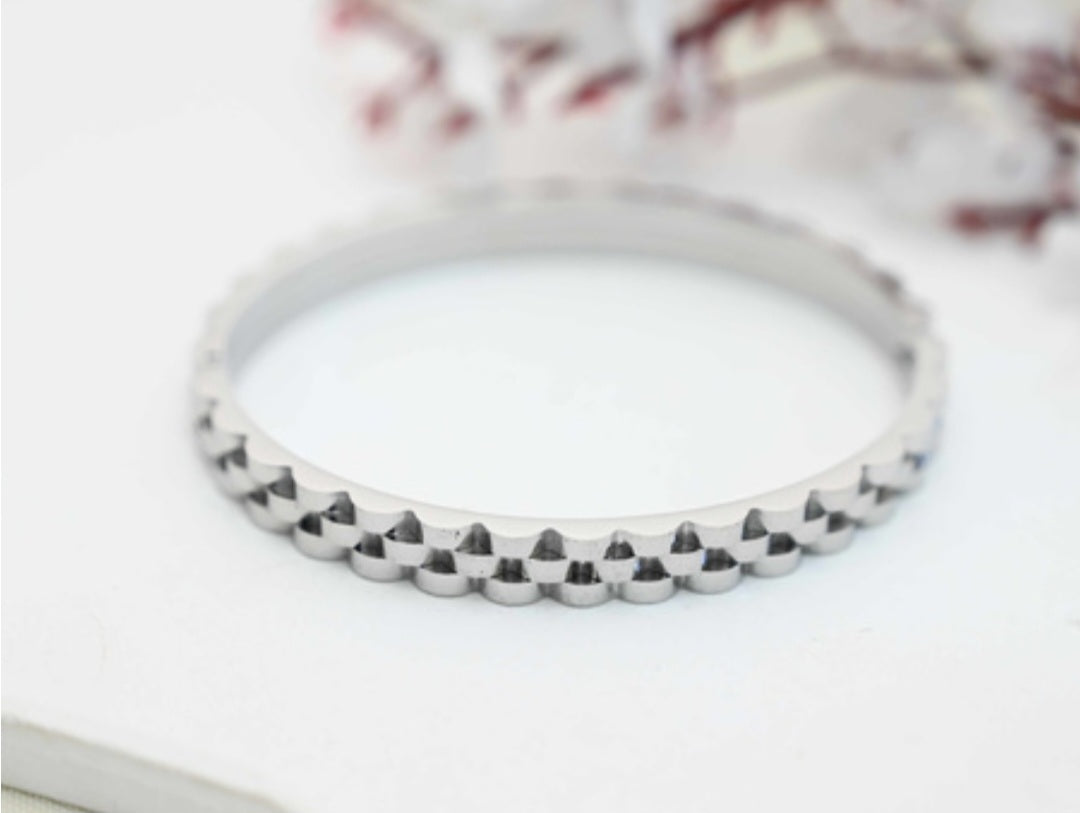 Silver Stainless Steel Bangle – Elegant and Luxurious Design