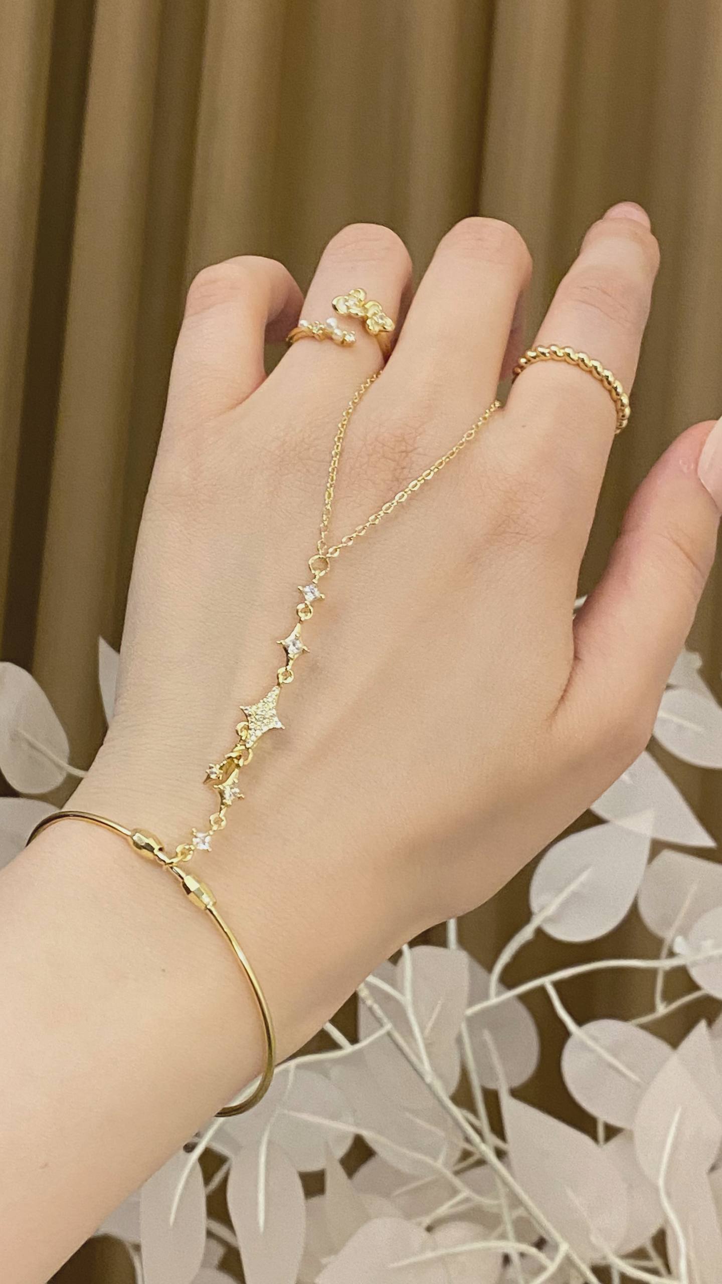 Hand chain Lol